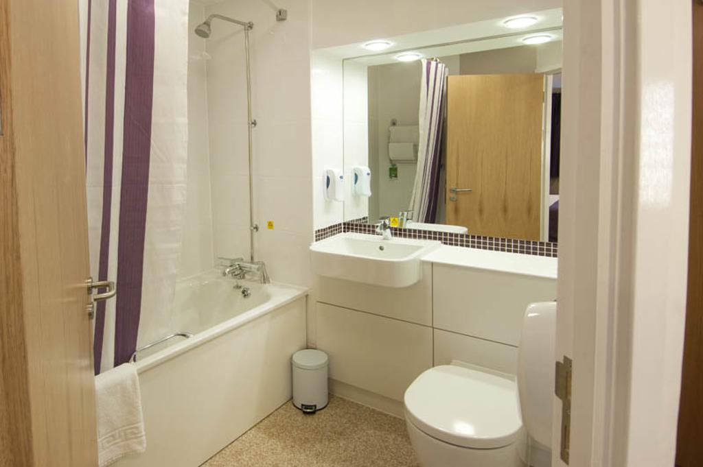 Premier Inn London Hanger Lane Exteriér fotografie