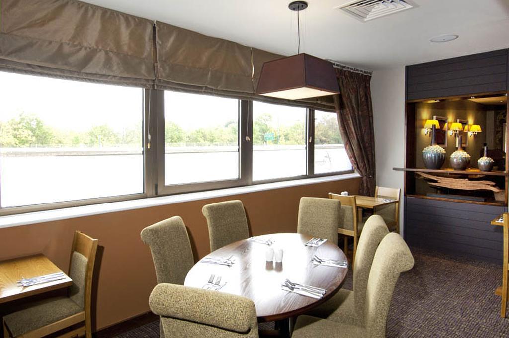 Premier Inn London Hanger Lane Exteriér fotografie